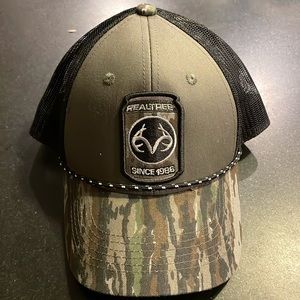 Real tree hat never worn amazing condition